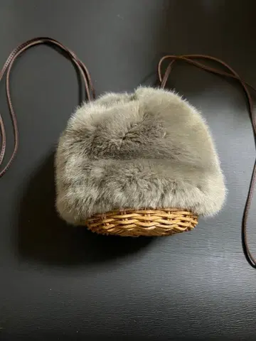 The Bagmati바그마티 퍼 숄더백 바스켓백