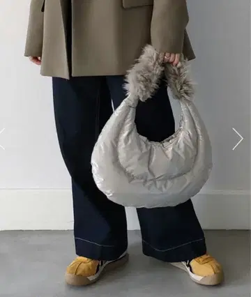 컨트롤 프리크 퍼프 핸들 백 실버