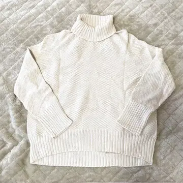 PRISTIN 사슴 무늬 빅 터틀넥 스웨터