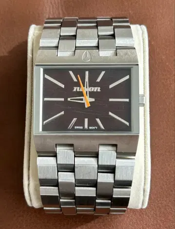 NIXON THE TICKET 브라운 나뭇결 패턴 남성용 손목시계