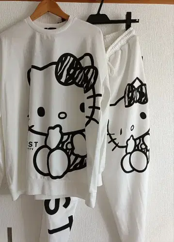 미사용 새상품 키티 산리오 EGOIST 맨투맨 셋업 L