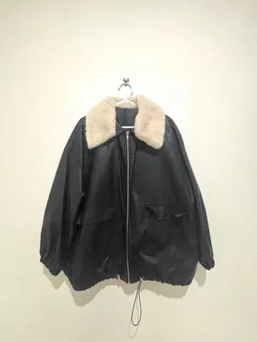 퍼 카라 부착 오버 사이즈 가죽 자켓