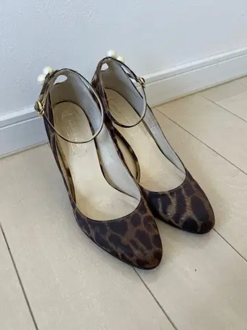 새상품급 오데뜨 앤 오딜 유나이티드 애로우즈 레오파드 무늬 하이힐