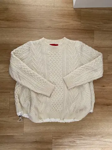 토라노이 밑단 조절 아란 니트 스웨터