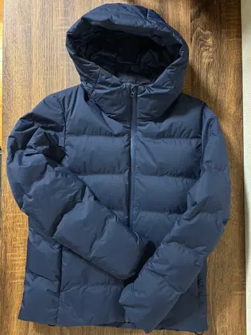 [새상품급] 유니클로 심리스 다운 자켓 남성용 2018 모델 네이비