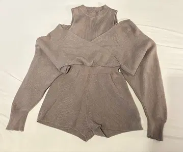 [ 새상품급 ] 제이다 리브 오프숄더 셋업 핑크