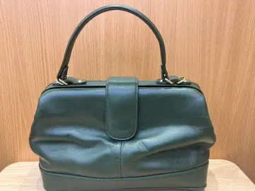 올리브 그린 가죽 핸드백