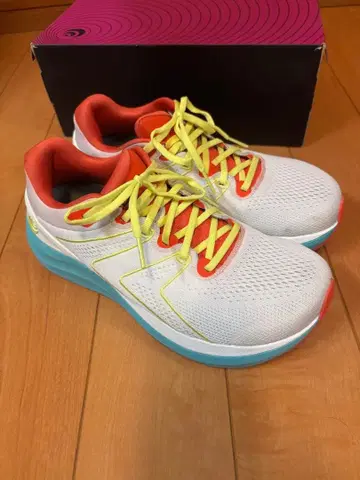 새상품급 Topo Phantom 2 러닝화 7.5 White 24