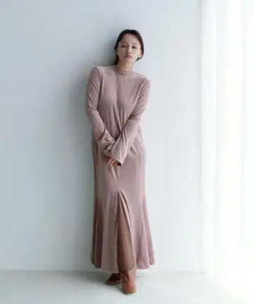 와타나베 마이 씨 EMMEL REFINES 백 오픈 벨로아 원피스