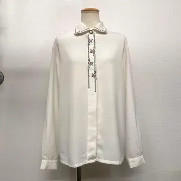 KORET 자수 블라우스