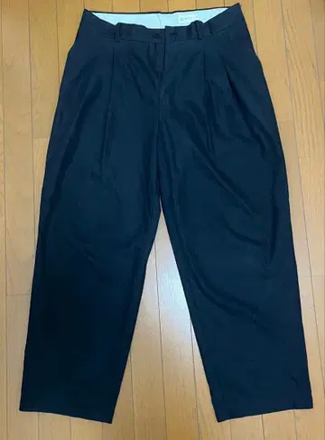 STILL BY HAND Deep tuck pressed pants