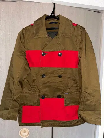 올리브 그린/레드 밀리터리 자켓