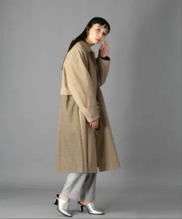 HARE 절개 스텐카라 코트