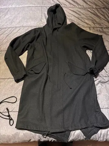 syte 블랙 후드 부착 모즈 코트