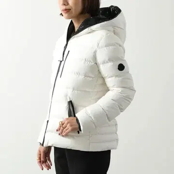 MONCLER 화이트 후드 부착 다운 자켓