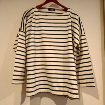 스트라이프 패턴 긴팔 T셔츠 M 사이즈 아이보리/네이비
