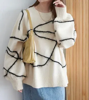 아이보리 멜란지얀 선 패턴 풀오버