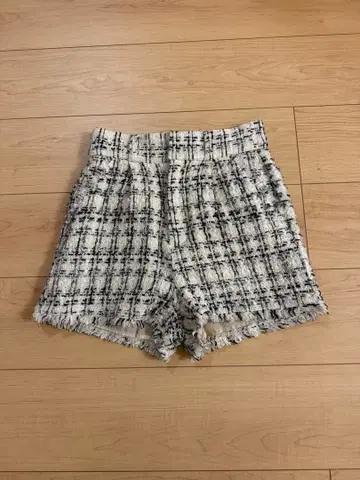 Chico 하이웨스트 트위드 숏팬츠