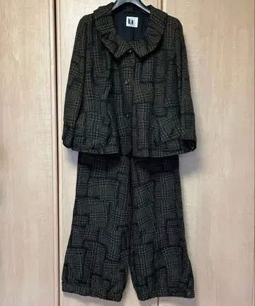 t.b 센소유니코 울 팬츠 셋업 사이즈 40