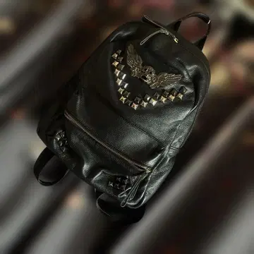 스터드 장식 블랙 백팩