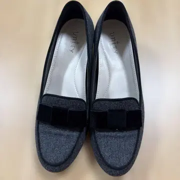 리본 포함 그레이 울 느낌 펌프스