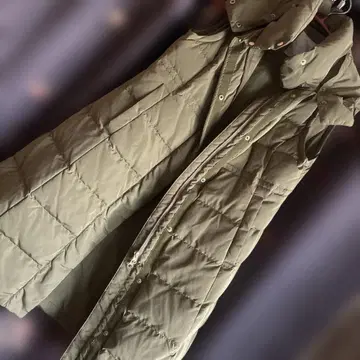 올리브색 후드 부착 퀼팅 베스트