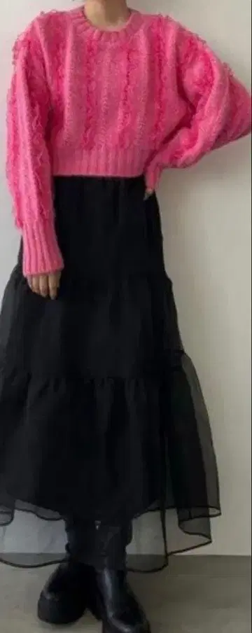 로리즈팜 프릴 달린 핑크 크롭 니트