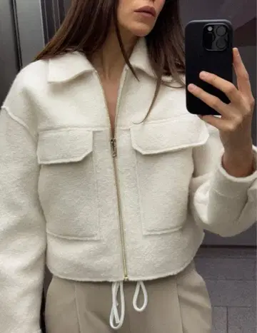 ZARA 화이트 부클레 숏 자켓