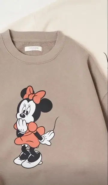 새상품 미니 마우스/전후 프린트 vintage 가공 맨투맨 베이지