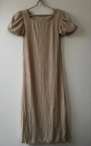 [ 새상품 ] RANDEBOO 플리츠 퍼프 슬리브 원피스 파티 결혼식