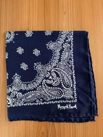 마가렛호웰 네이비 넥 스카프