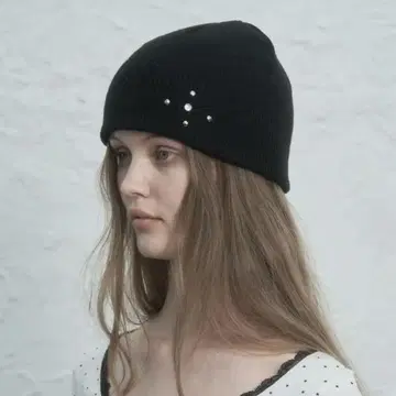 SETUPEXE STUDDED BEANIE / BLACK