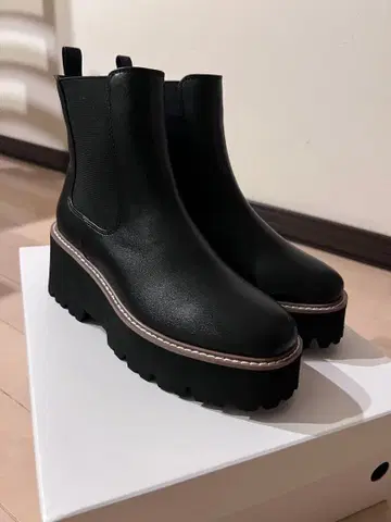 EVOL 통굽 블랙 사이드 고어 부츠 23.5cm