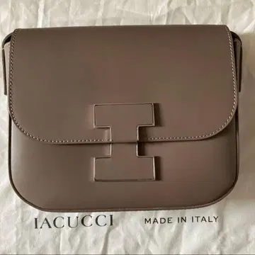 미사용 새상품 이아쿠치 아바 숄더백