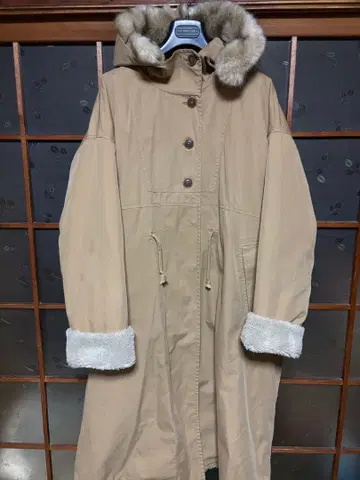 어반 리서치 베이지 퍼 후드 모즈 코트