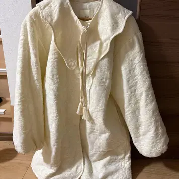 eaphi 후드 부착 크림색 오버 사이즈 자켓