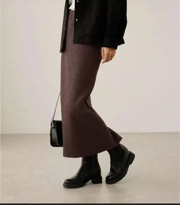 [ 미사용 ] 로페피크닉 라인 리브 니트 스커트 다크 브라운