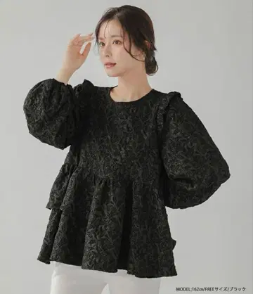 Fit more 핏모어 비대칭 프릴 자카드 상의