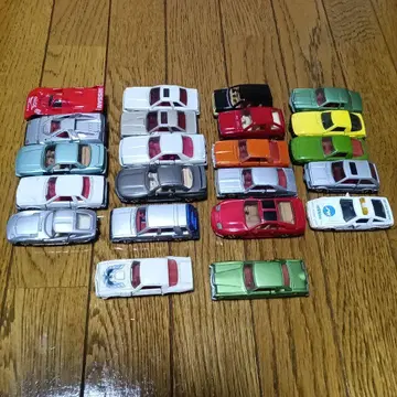 토미카 외 미니카 일본산 자동차 20대와 미국차 2대