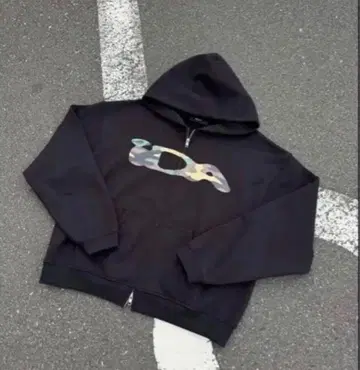 카모플라쥬 로고 블랙 후드티