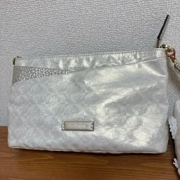 펠레보르사 숄더백 그레이 정가 22,800엔-