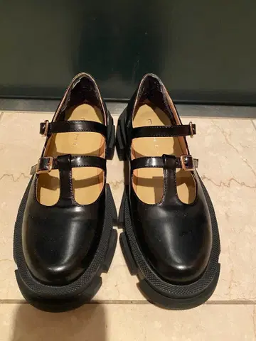 멜리 제인 스트랩 통굽 블랙 신발