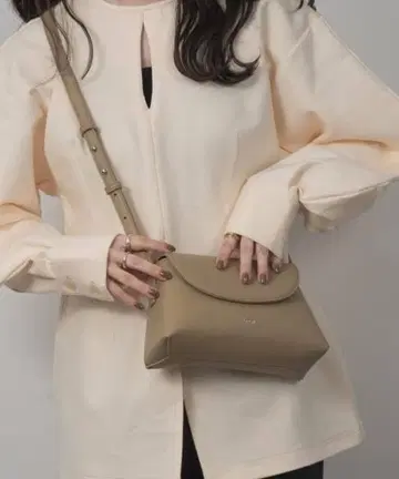 lawgy front curve compact bag