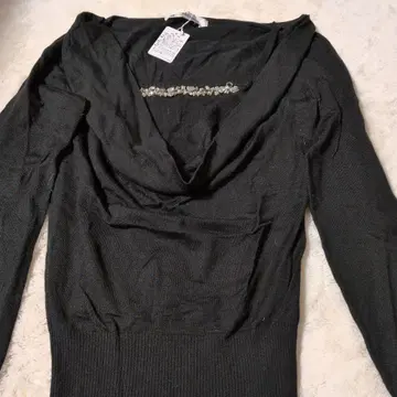 Pinky&Dianne 비쥬가 달린 블랙 니트