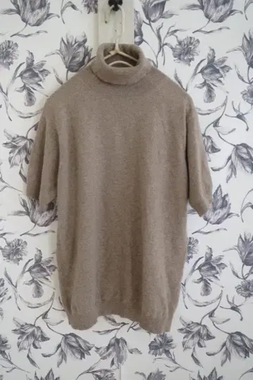 시착만 한 상품! 캐시미어 100% 베이지 하이넥 반팔 니트 L