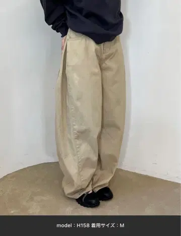 by munir 베이지 사이드 슬릿 스냅 팬츠