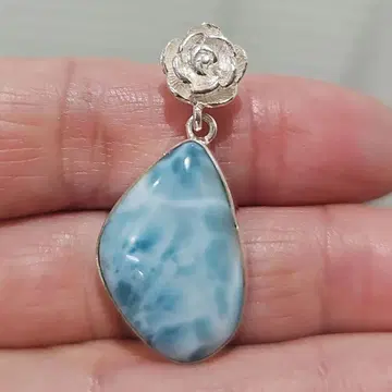 라리마 꽃 모티브 펜던트 목걸이