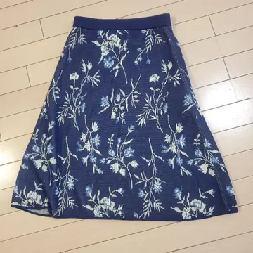 새상품, 택 포함 스트로베리 필드 니트 플레어 스커트 일본제 꽃 네이비