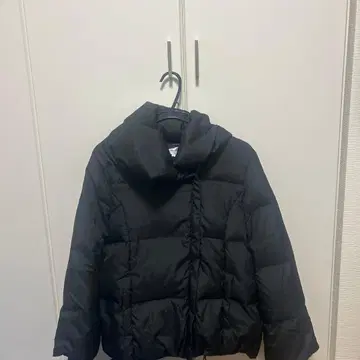 블랙 후드 부착 다운 자켓