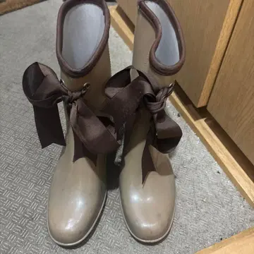 베이지 리본 포함 장화 힐 M 사이즈